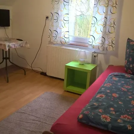 Monteurzimmer Kreuzquelle Homestay *